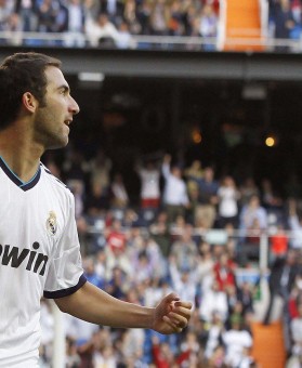 爱游戏|令人唏嘘！C罗承载夺冠期待却梦碎2025赛季，利雅得胜利壮志未酬