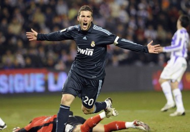 爱游戏：西汉姆联欲租借金斯基 弗赖堡欧塞尔加入争夺战