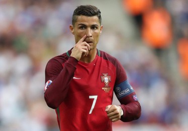 【爱游戏】RMC26分钟长专题深度解读，萨利巴如何铸就阿森纳后防铁塔