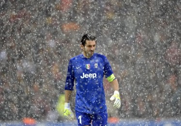 【爱游戏】突发！罗马诺曝马特塔正式通知水晶宫，冬窗决意离队，鹰翅再折一员大将？