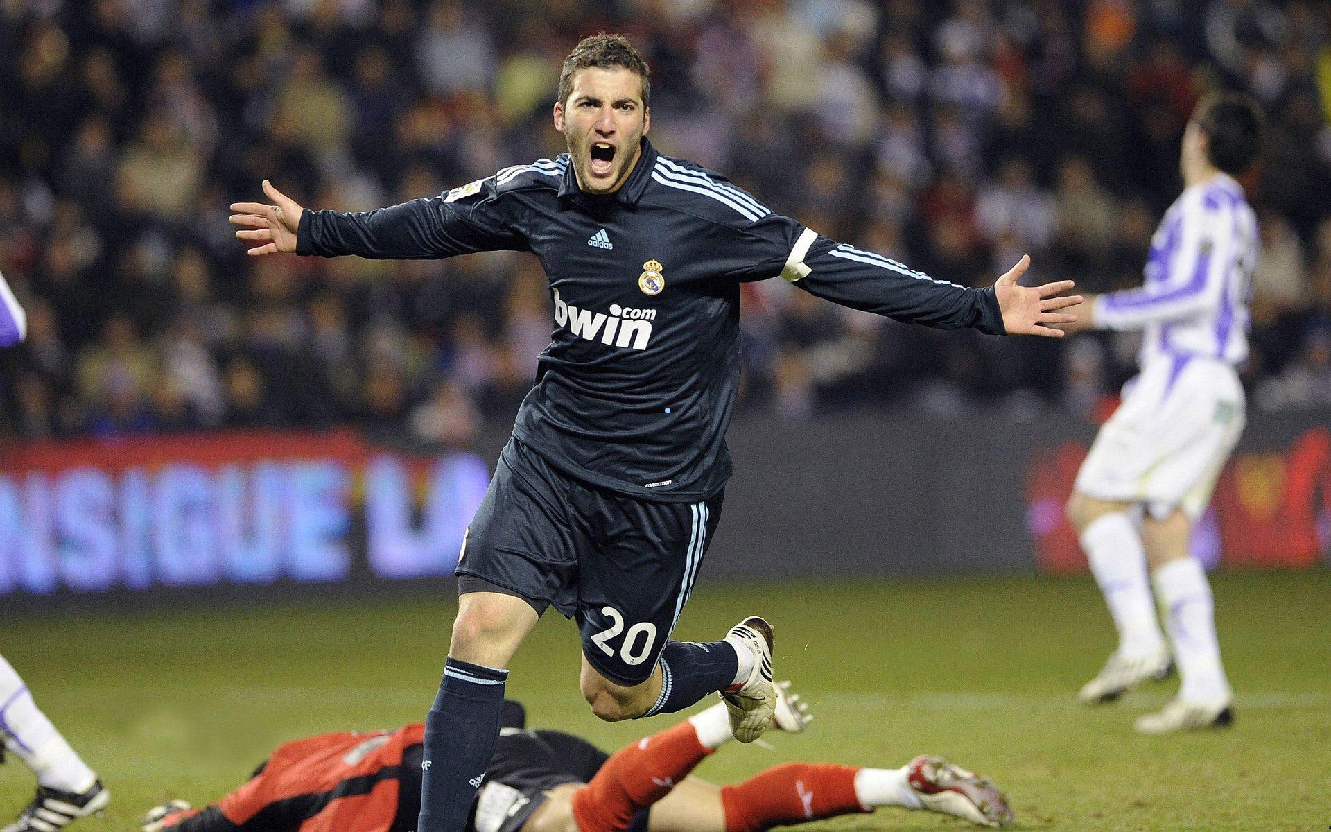 西汉姆联欲租借金斯基 弗赖堡欧塞尔加入争夺战